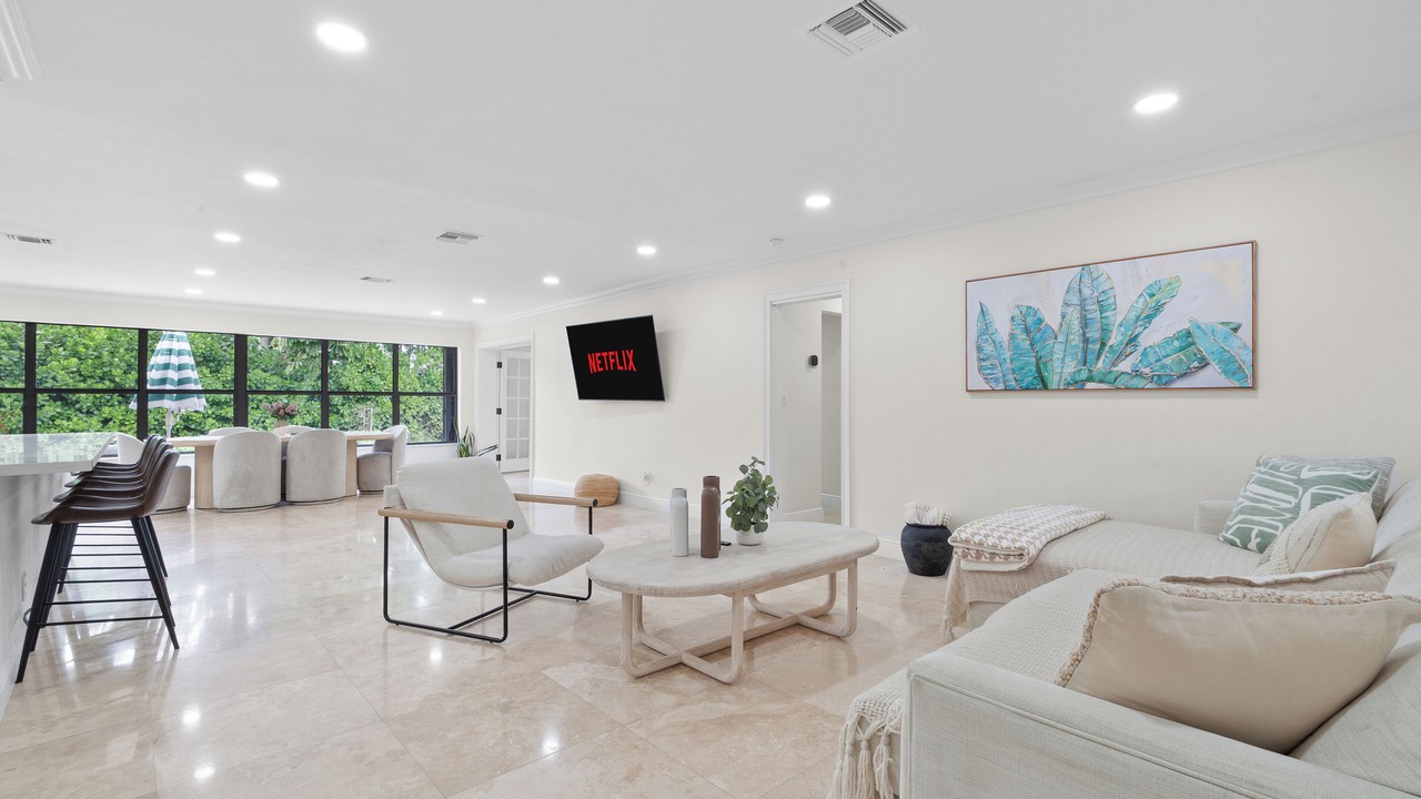 Photo of Livingroom in Oakland Park