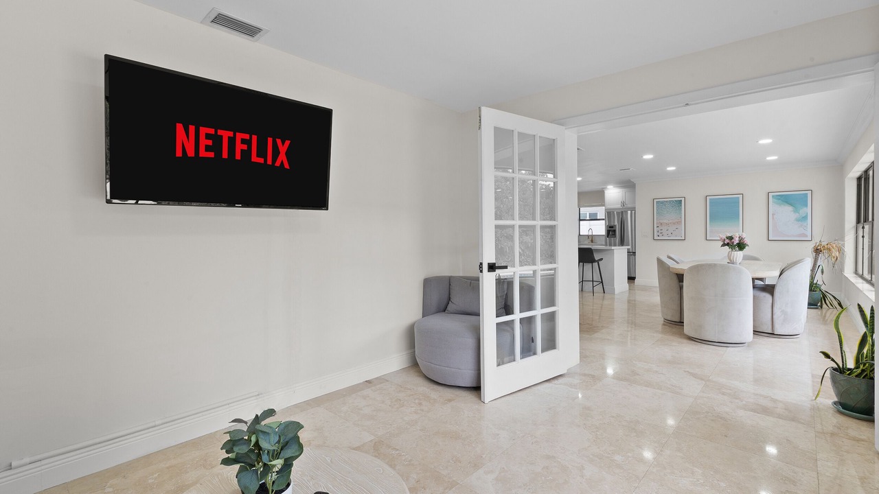 Photo of Livingroom in Oakland Park
