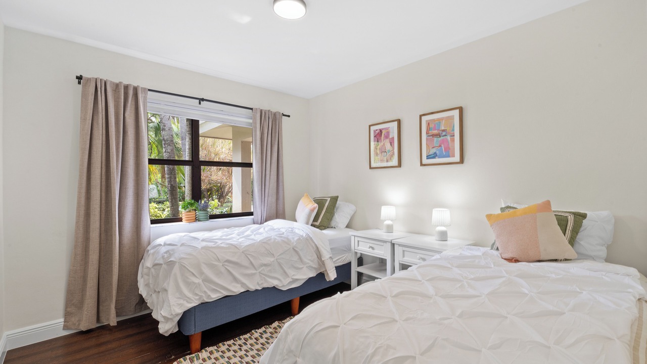 Photo of Bedroom in Oakland Park