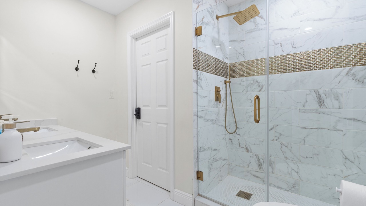 Photo of Bathroom in Oakland Park