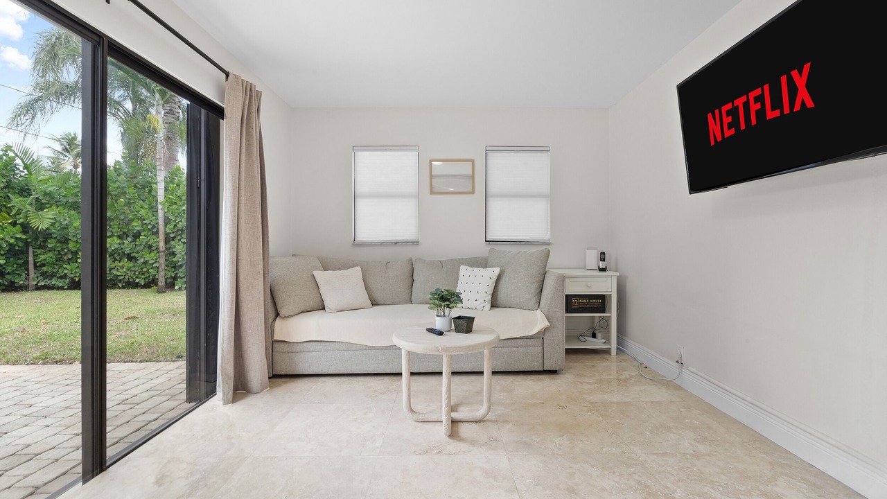Photo of Livingroom in Oakland Park