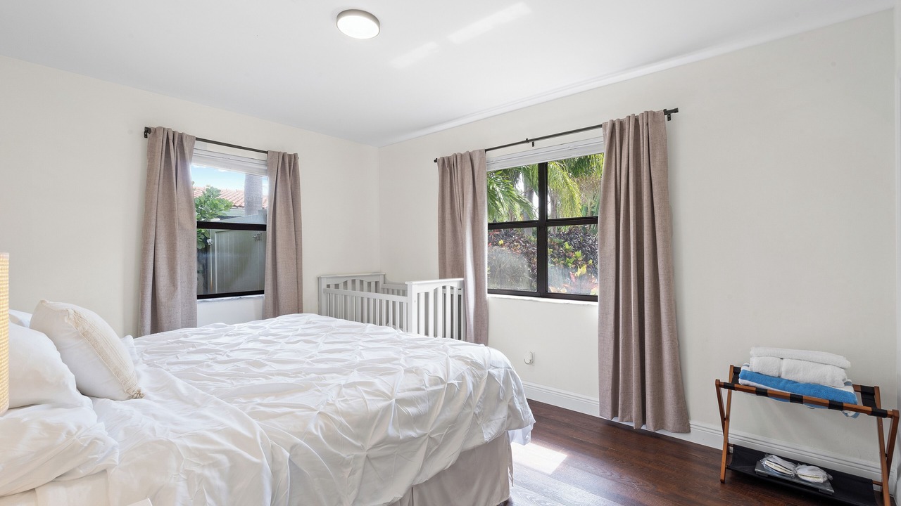Photo of Bedroom in Oakland Park