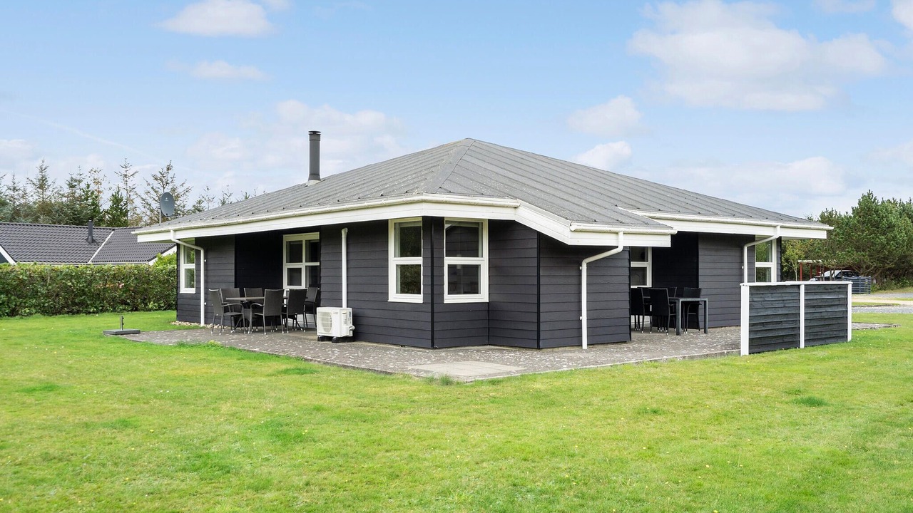 Photo of Others in Skaven Strand