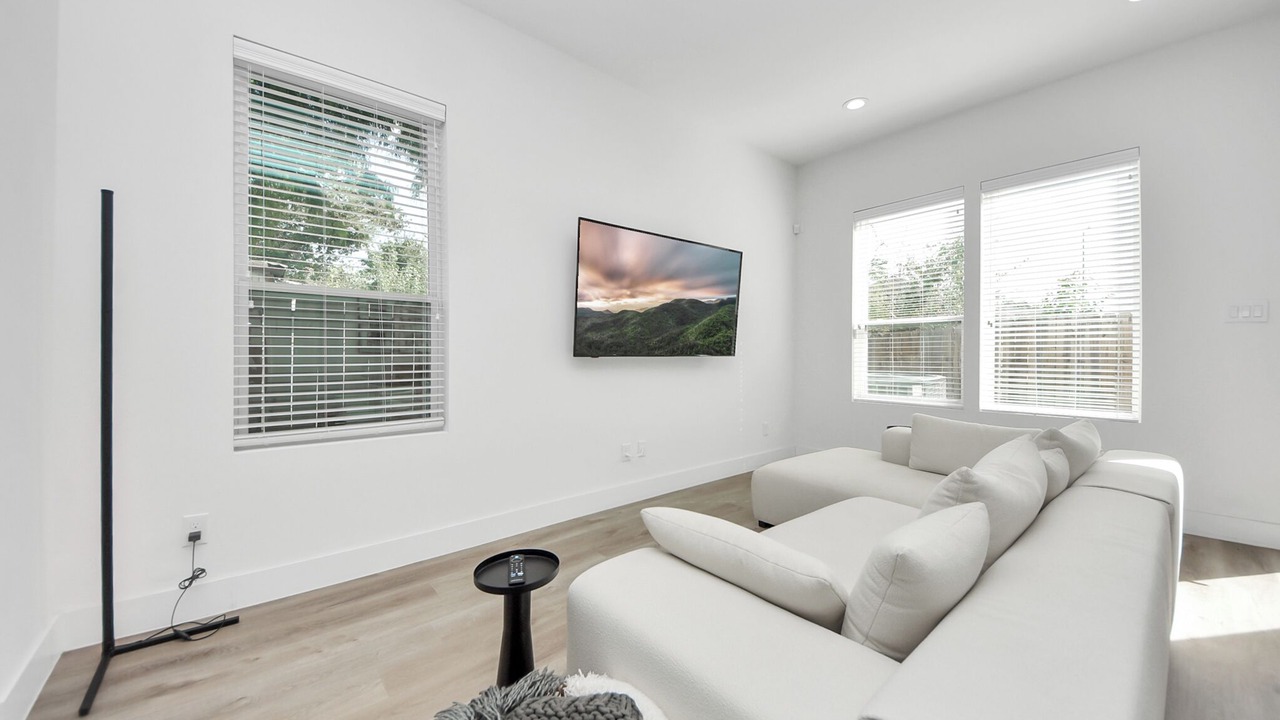 Photo of Livingroom in Northside