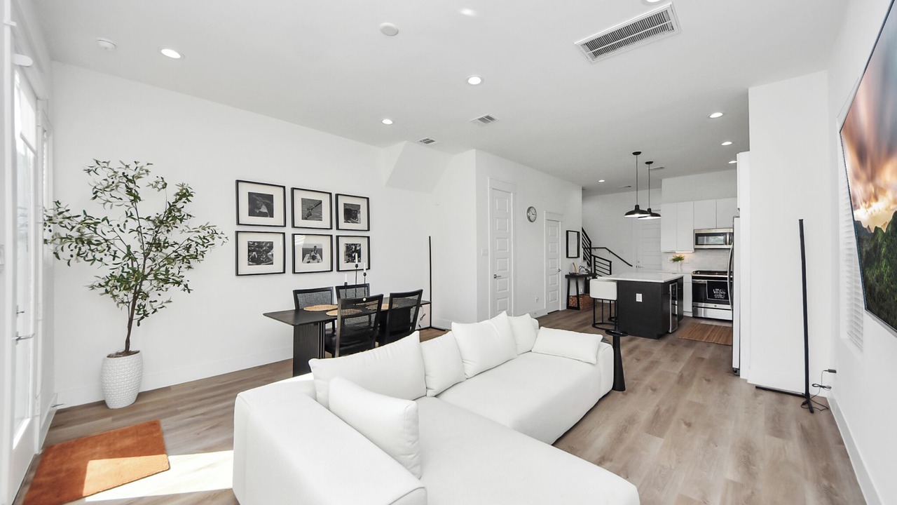 Photo of Livingroom in Northside