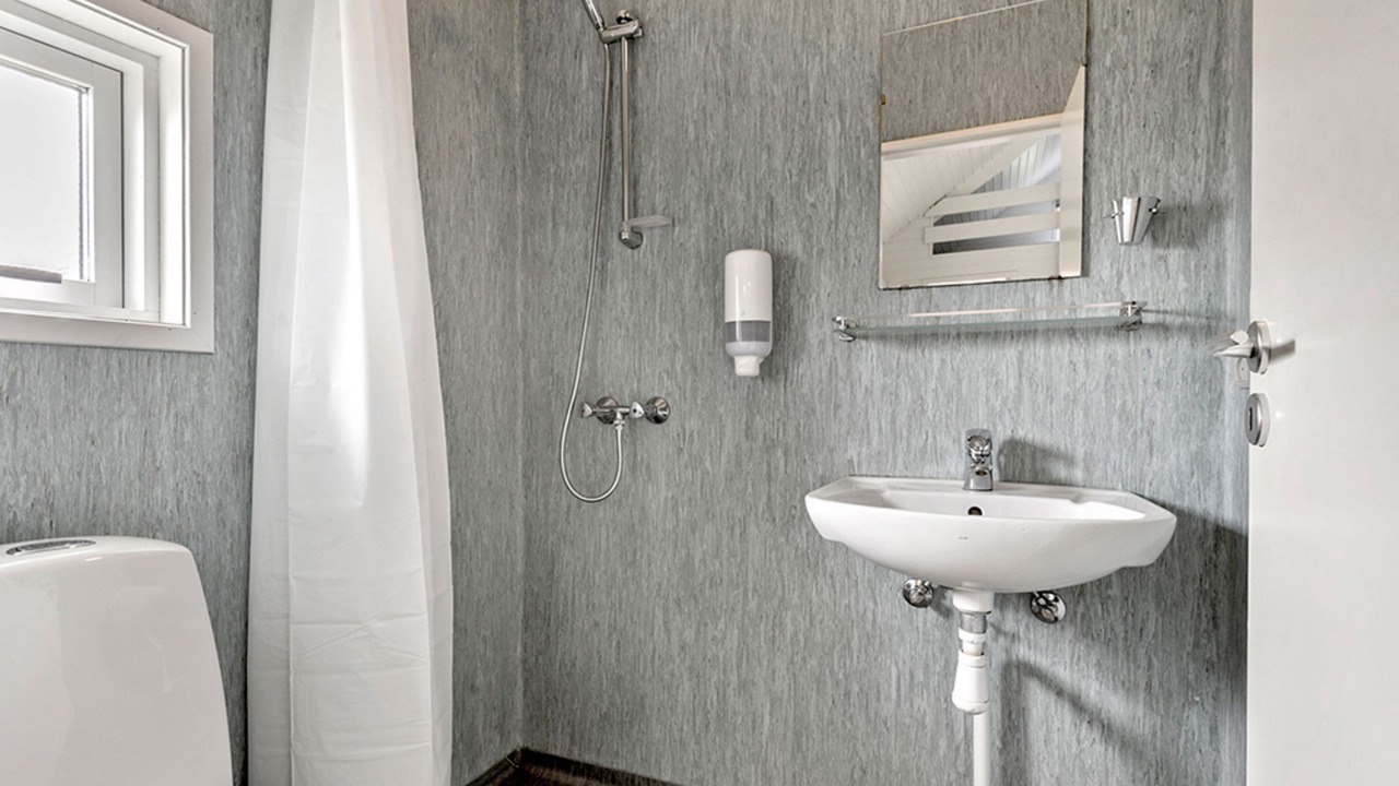 Photo of Bathroom in Beder Malling