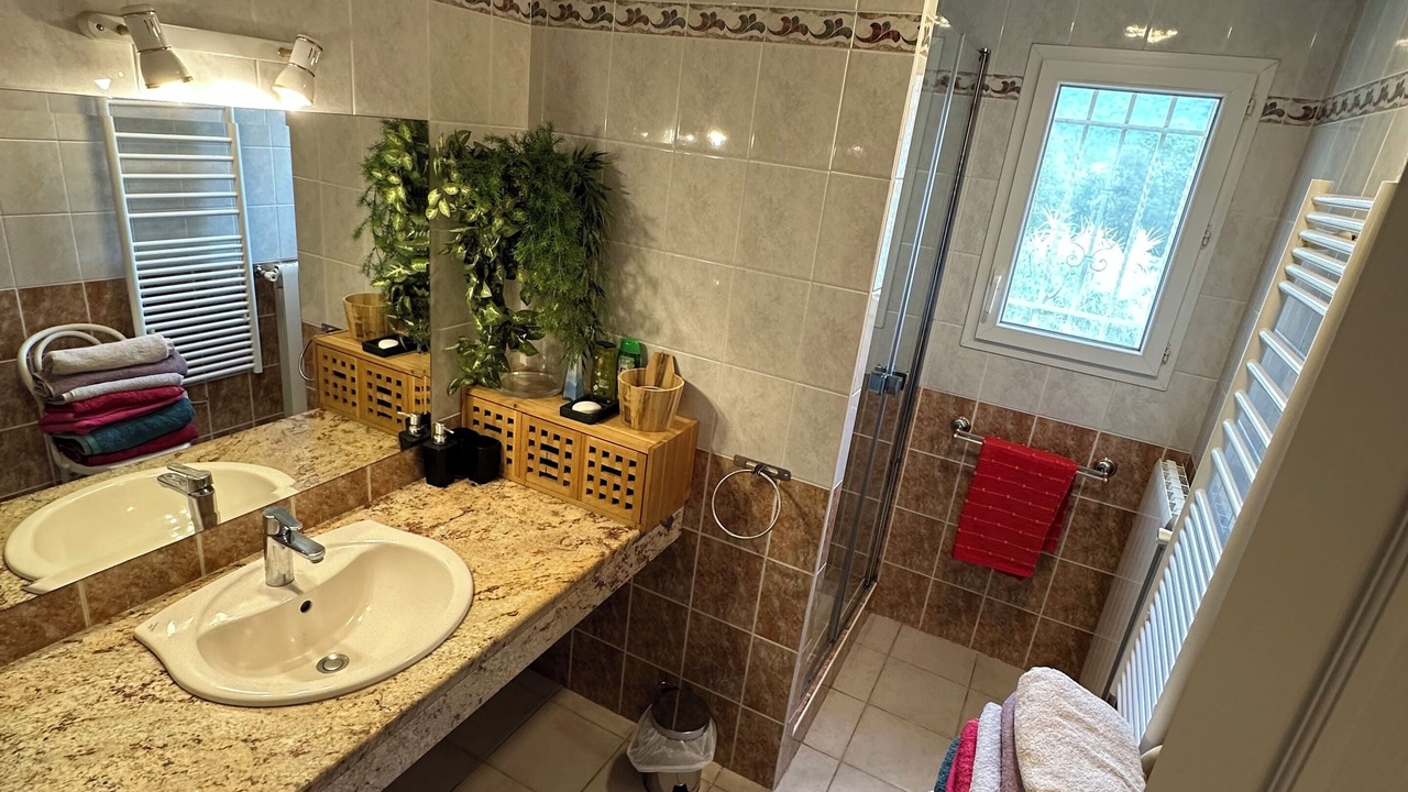 Photo of Bathroom in Reynes