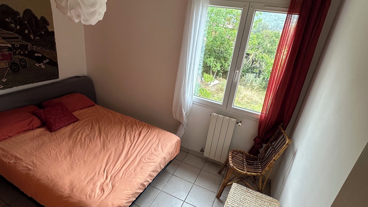 Photo of Bedroom in Reynes