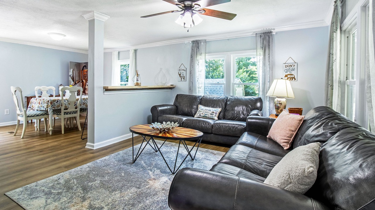 Photo of Livingroom in Luray