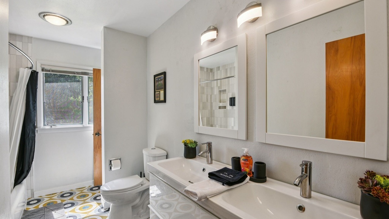 Photo of Bathroom in University Heights