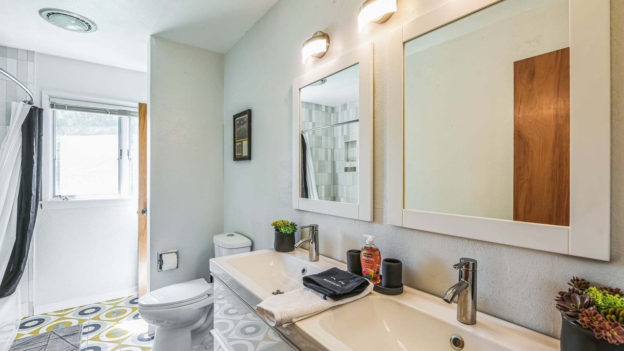 Photo of Bathroom in University Heights