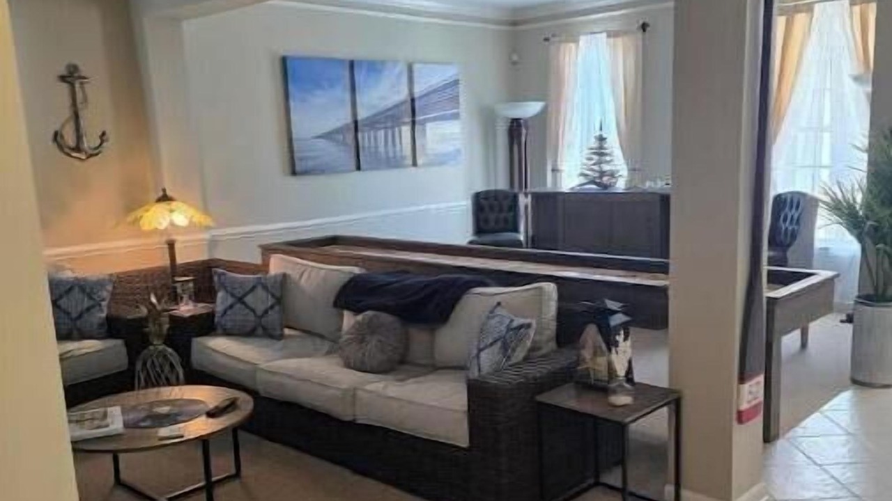 Photo of Livingroom in Bayside