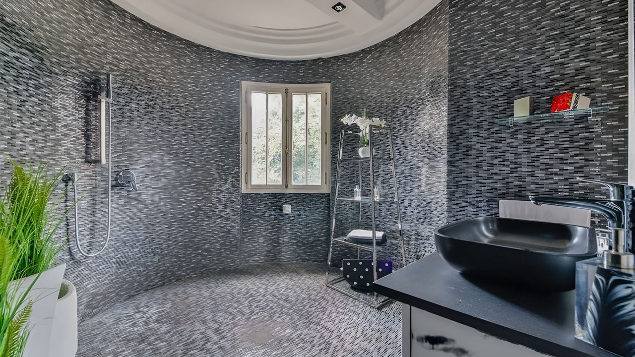 Photo of Bathroom in Saint-Leu-la-Foret