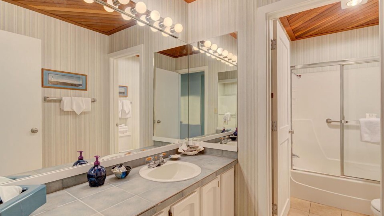 Photo of Bathroom in Otter Rock