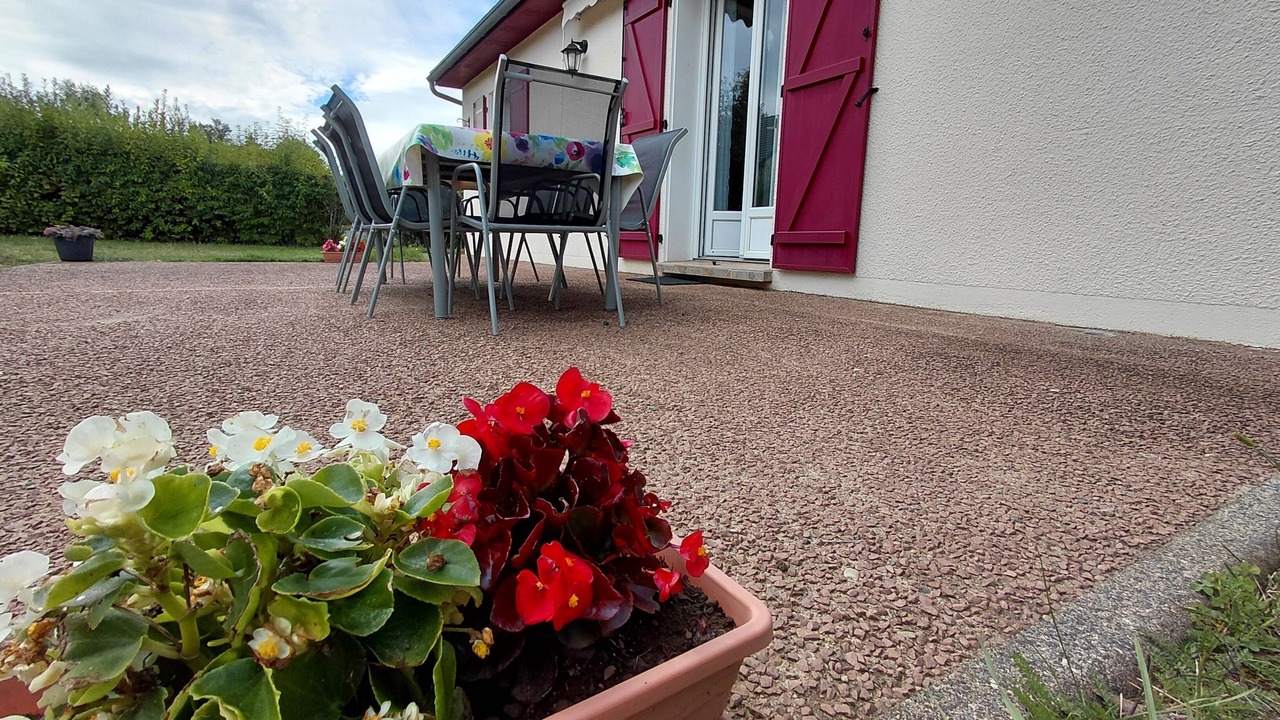 Photo of Outdoor in Ally