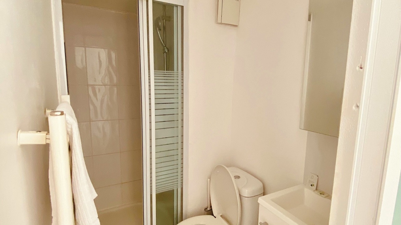 Photo of Bathroom in Tours City Centre