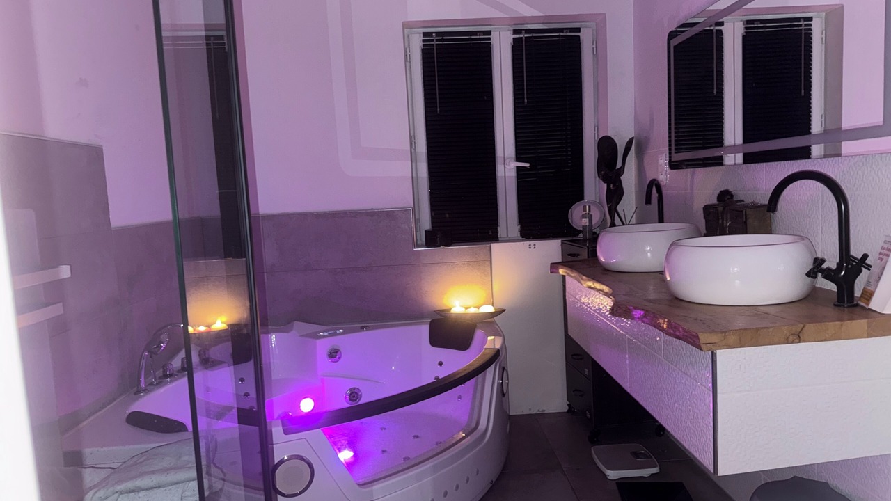 Photo of Bathroom in Saint-Pierre-les-Nemours