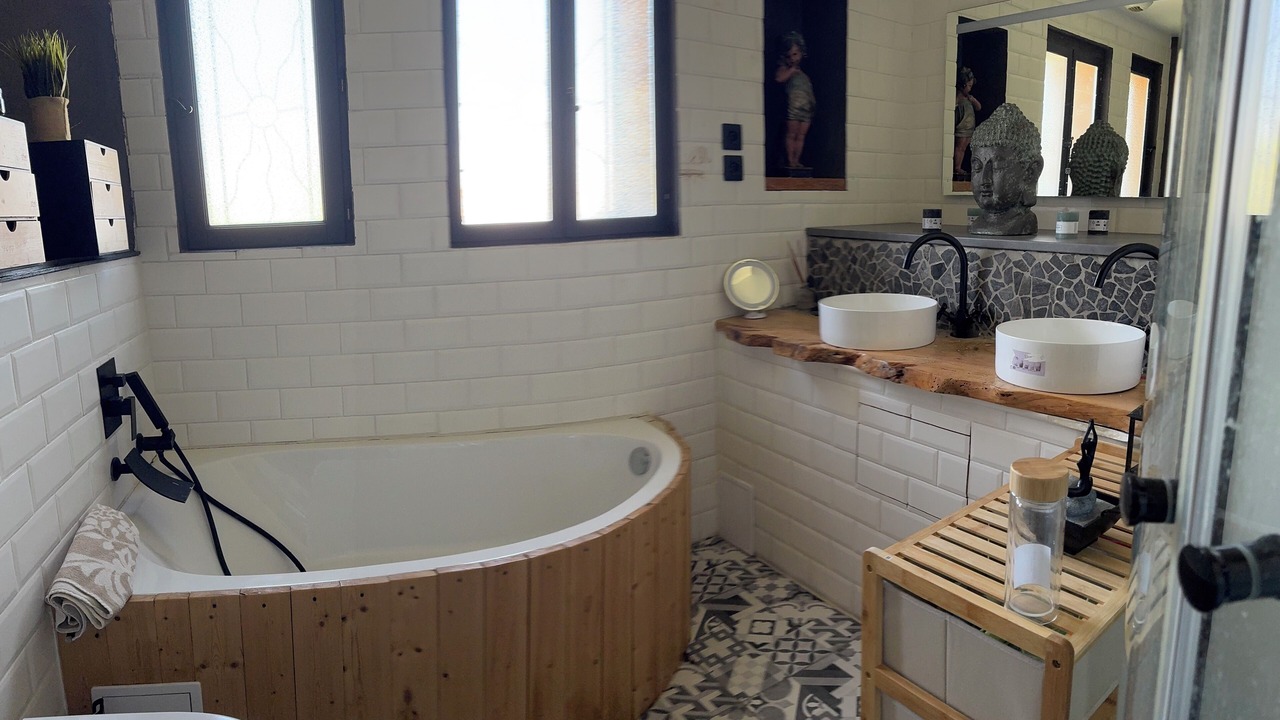 Photo of Bathroom in Saint-Pierre-les-Nemours