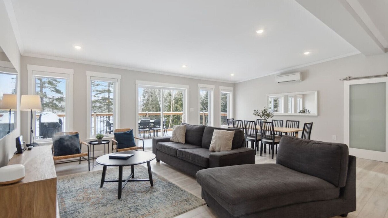 Photo of Livingroom in Lower Vaughan