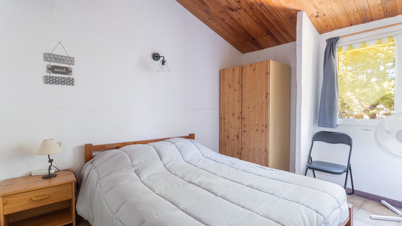 Photo of Bedroom in Roquefort-des-Corbieres