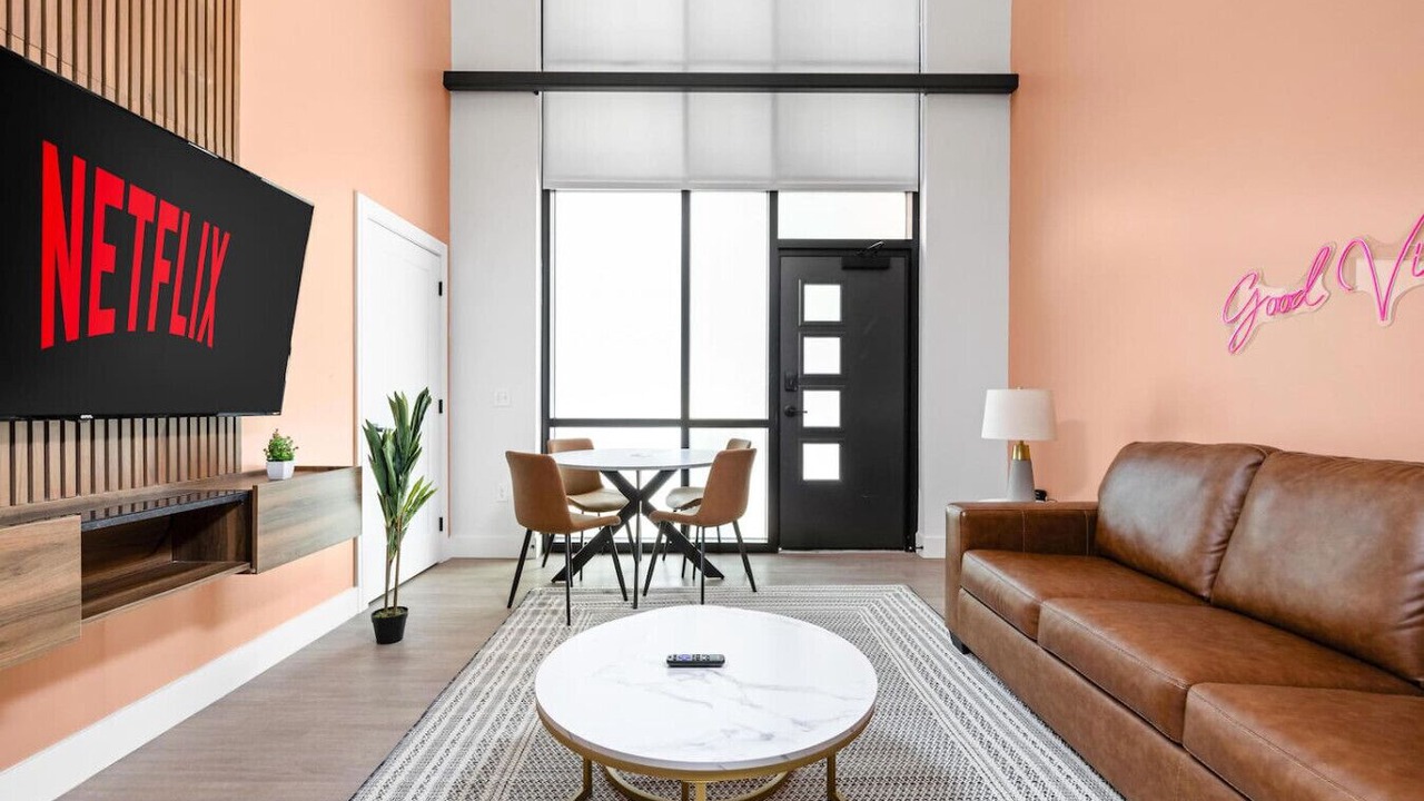 Photo of Livingroom in Mile Square