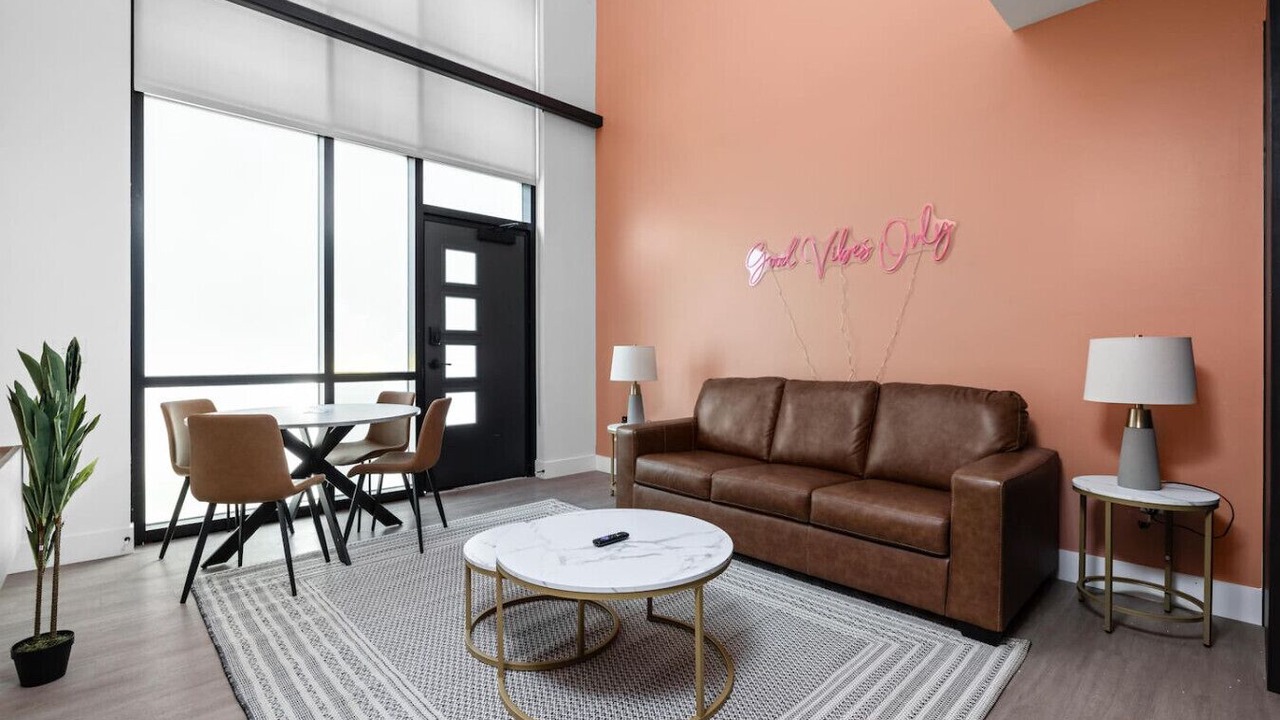 Photo of Livingroom in Mile Square