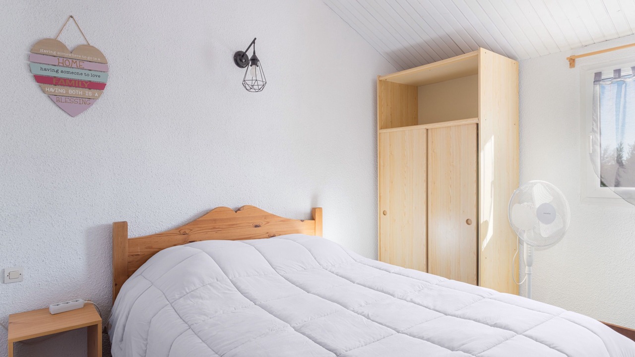 Photo of Bedroom in Roquefort-des-Corbieres