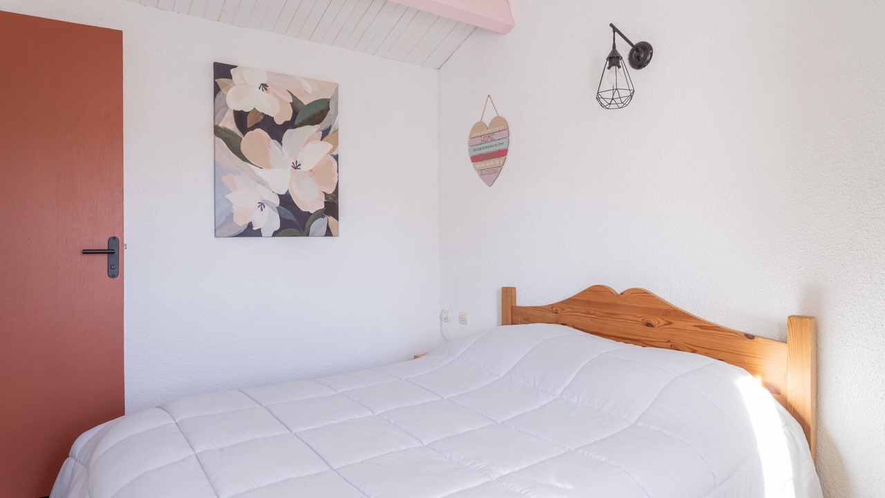 Photo of Bedroom in Roquefort-des-Corbieres