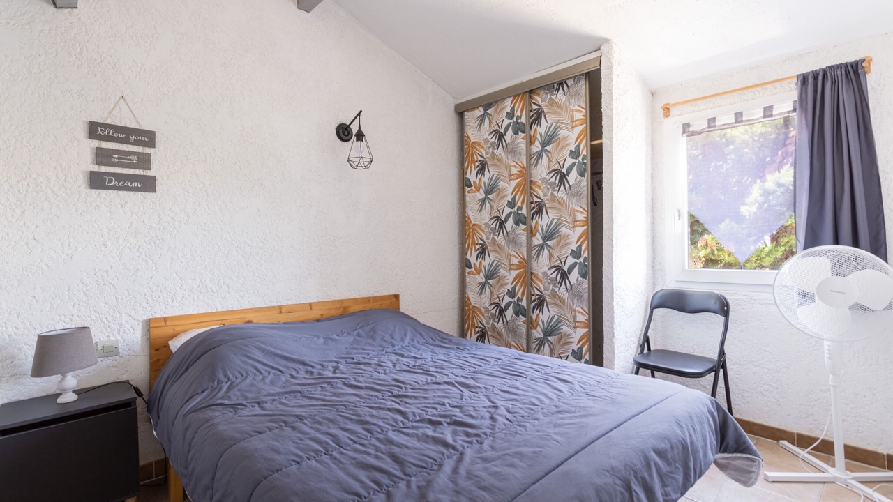 Photo of Bedroom in Roquefort-des-Corbieres
