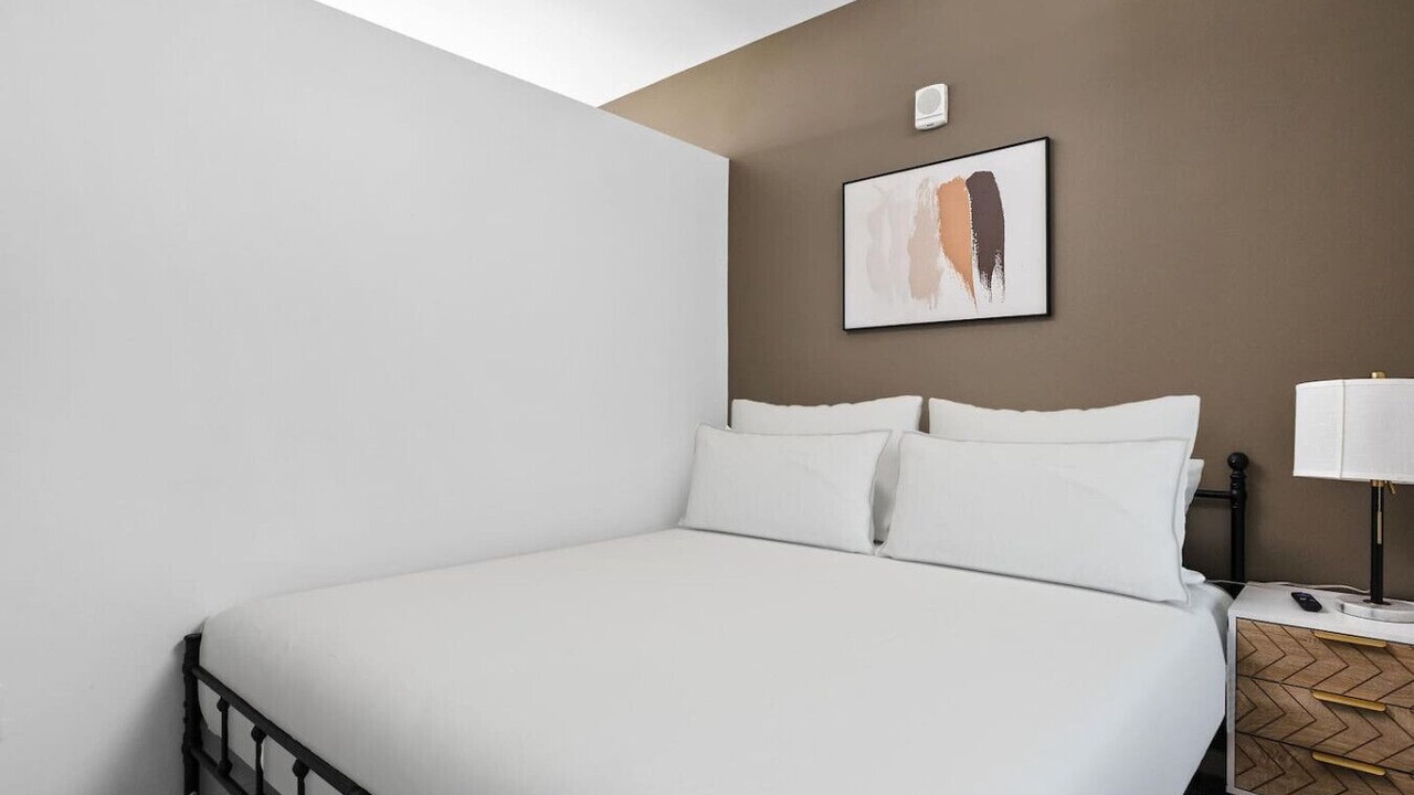 Photo of Bedroom in Mile Square