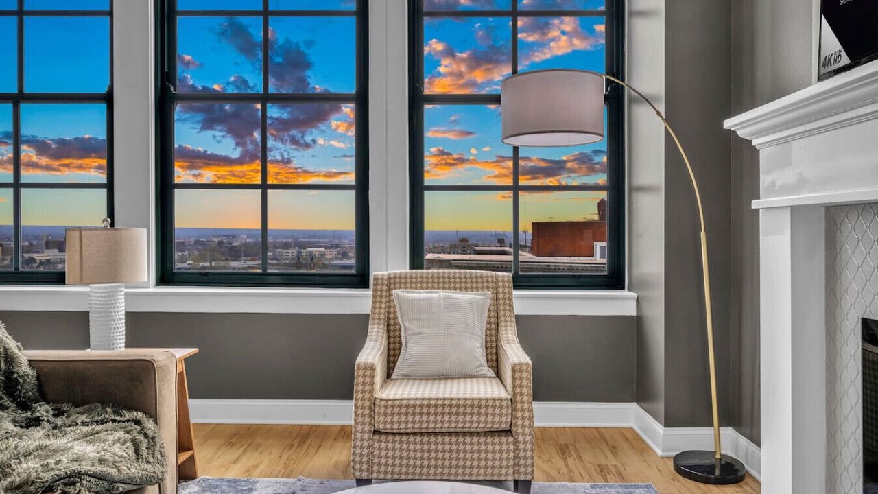 Photo of Livingroom in Playhouse Square