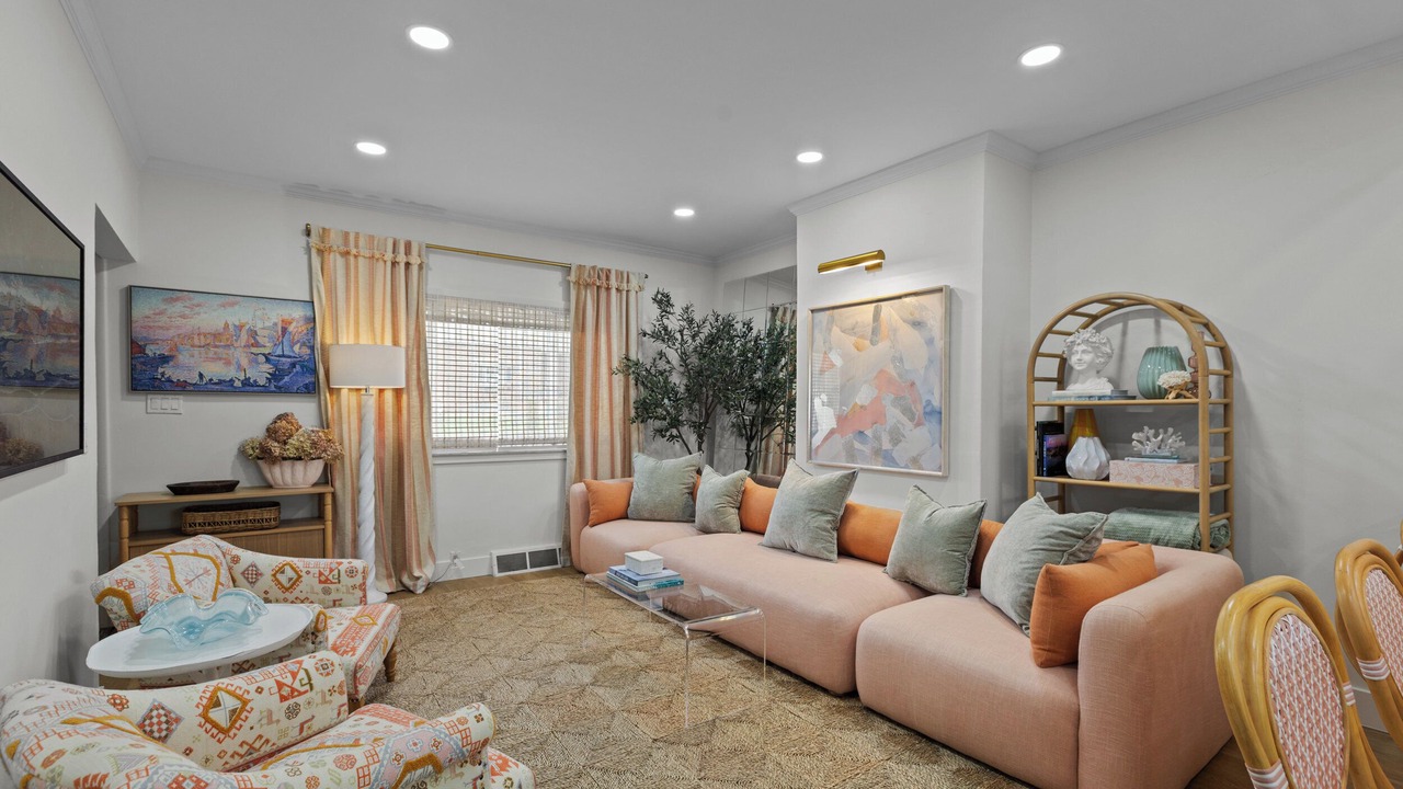 Photo of Livingroom in Carnegie