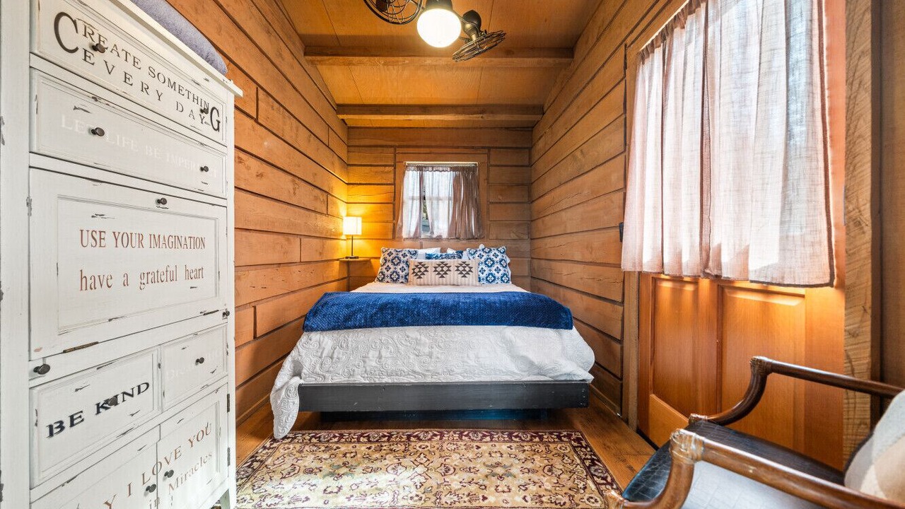 Photo of Bedroom in Centerville