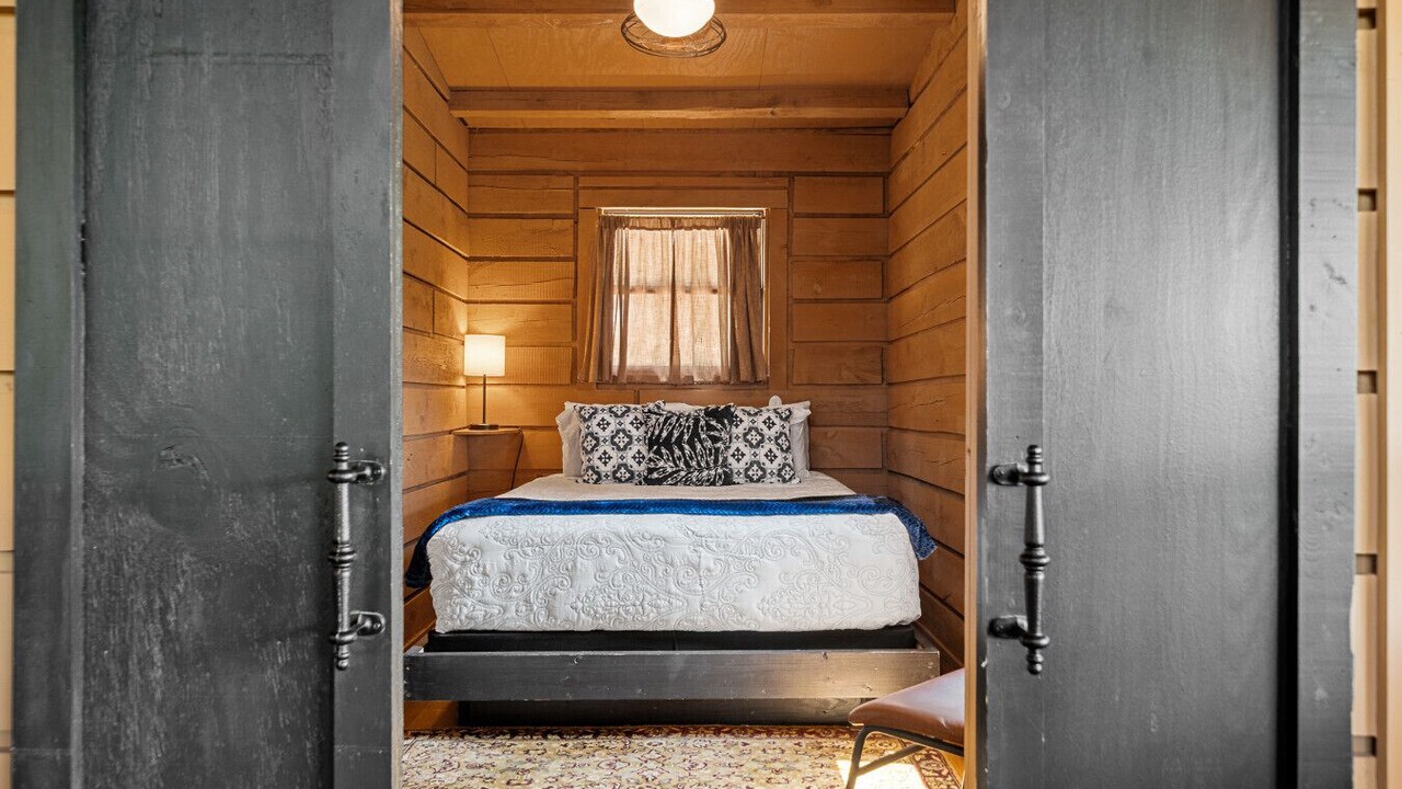 Photo of Bedroom in Centerville