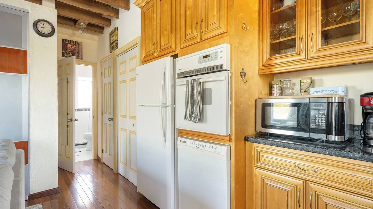 Photo of Kitchen in Hollywood Lakes