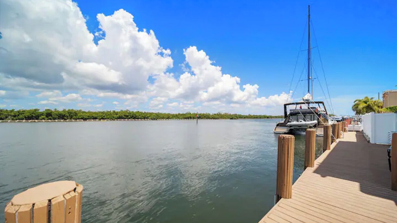 Photo of Outdoor in Hollywood Lakes