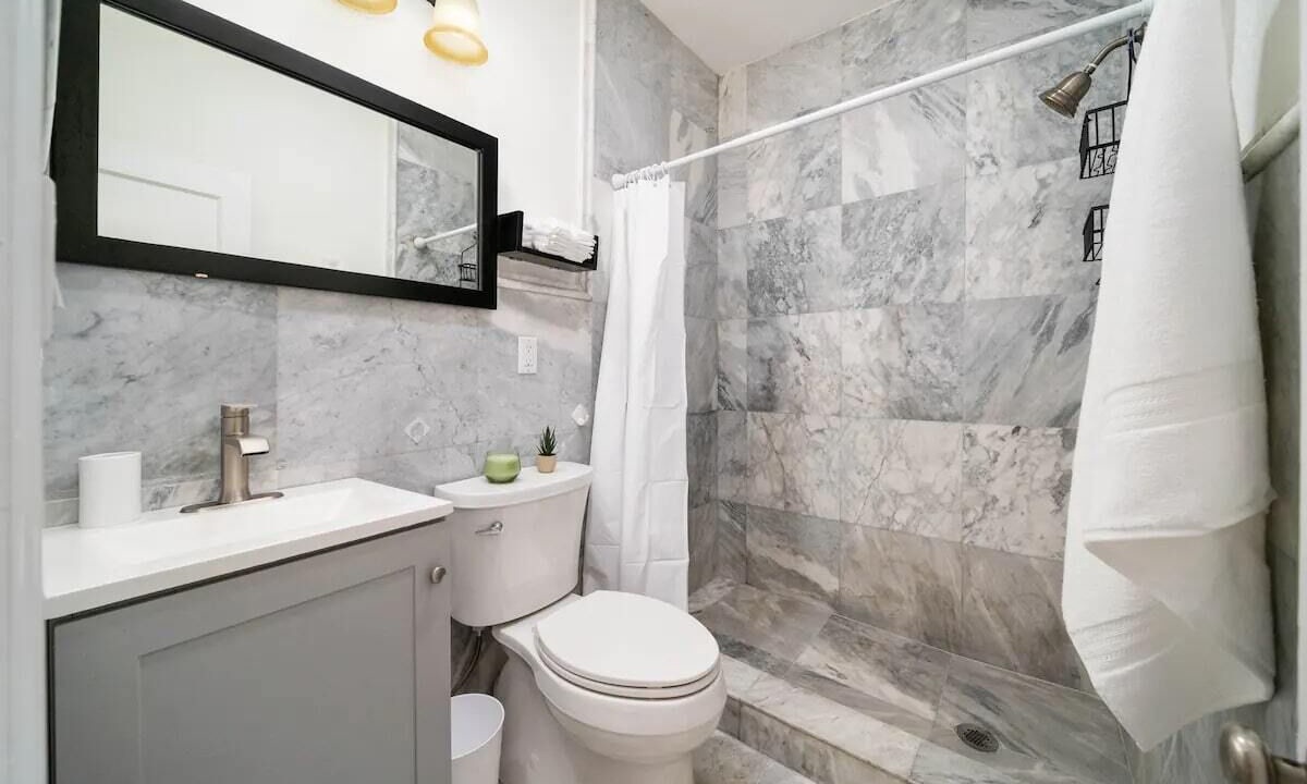 Photo of Bathroom in Hollywood Lakes