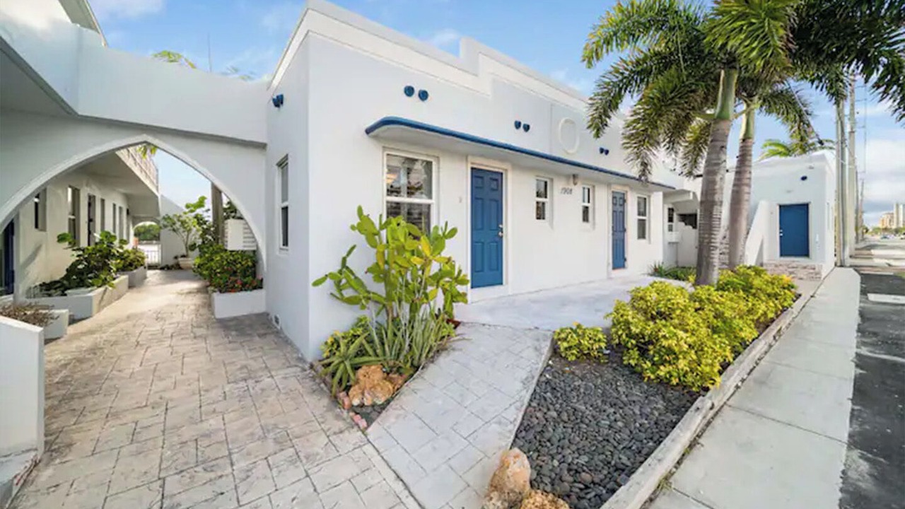 Photo of Outdoor in Hollywood Lakes