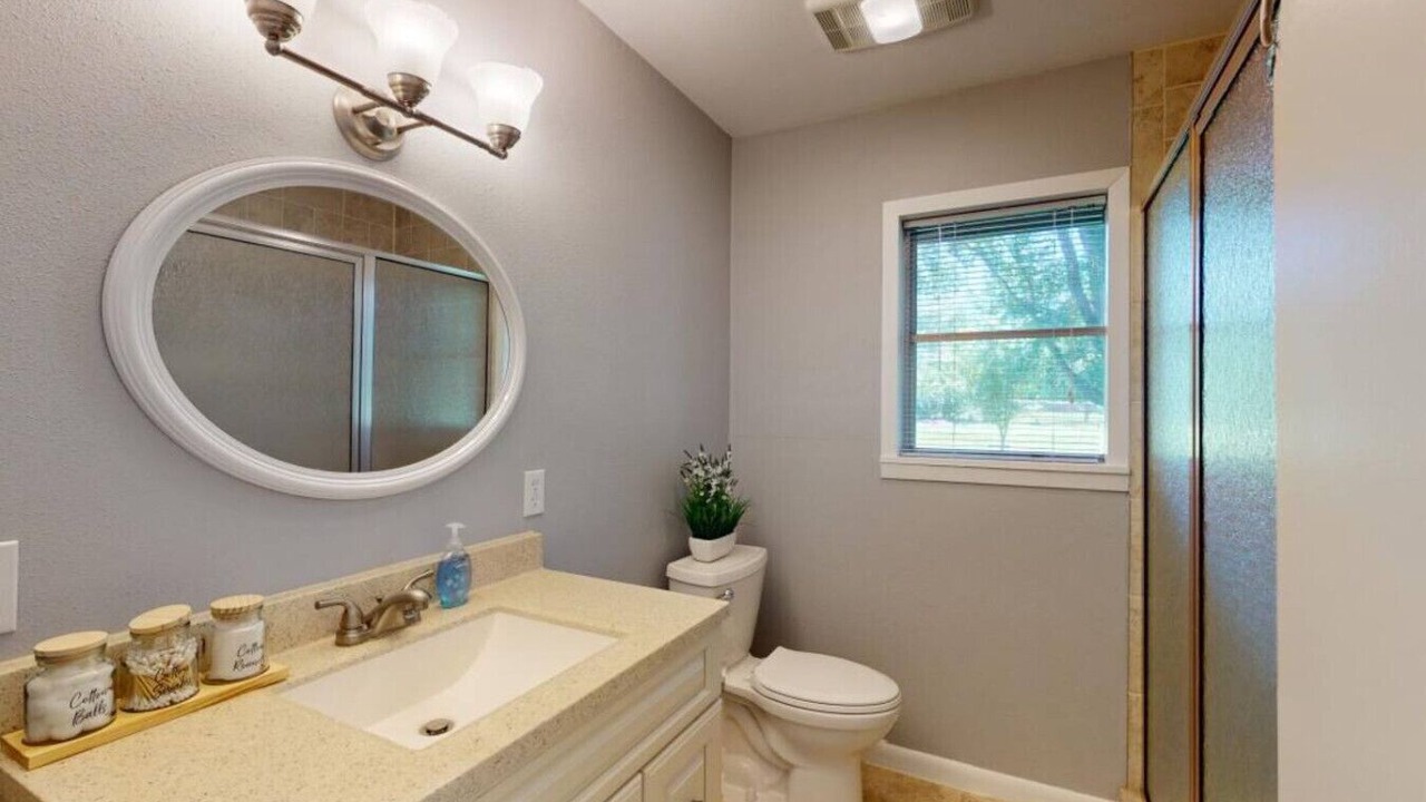 Photo of Bathroom in Navasota