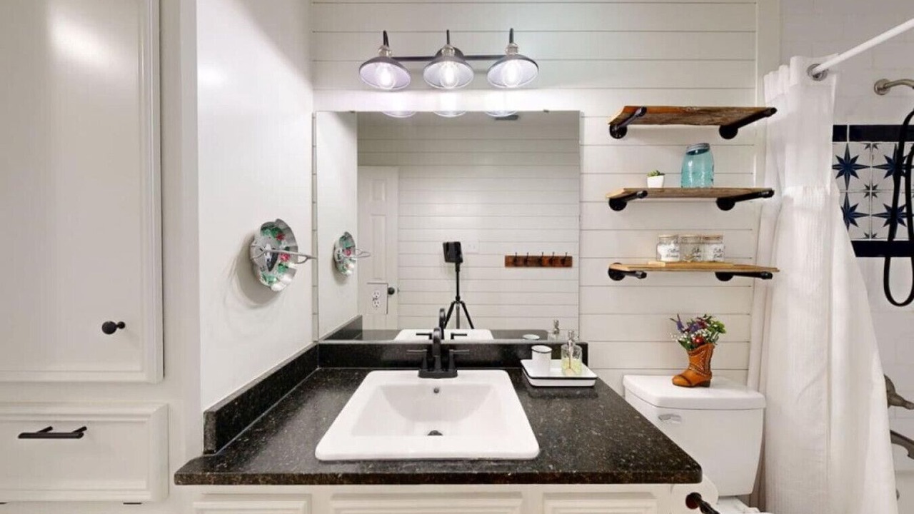 Photo of Bathroom in Blinn College-Bryan Campus