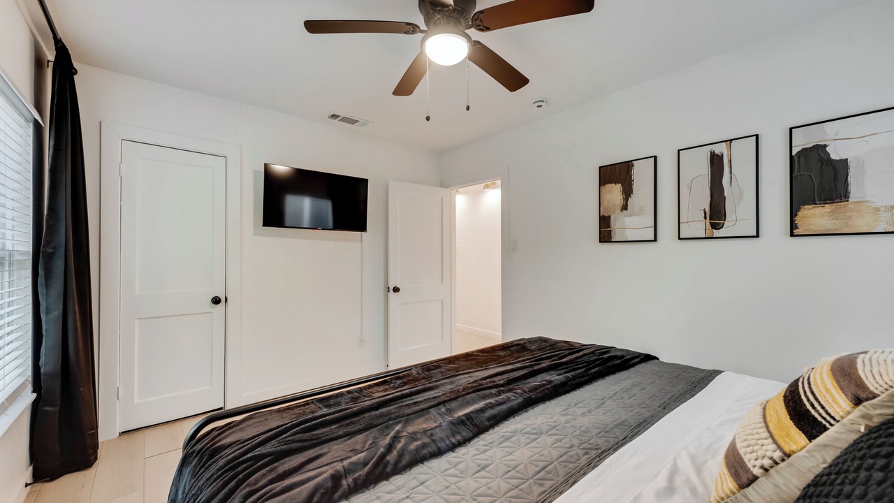 Photo of Bedroom in Central Arlington