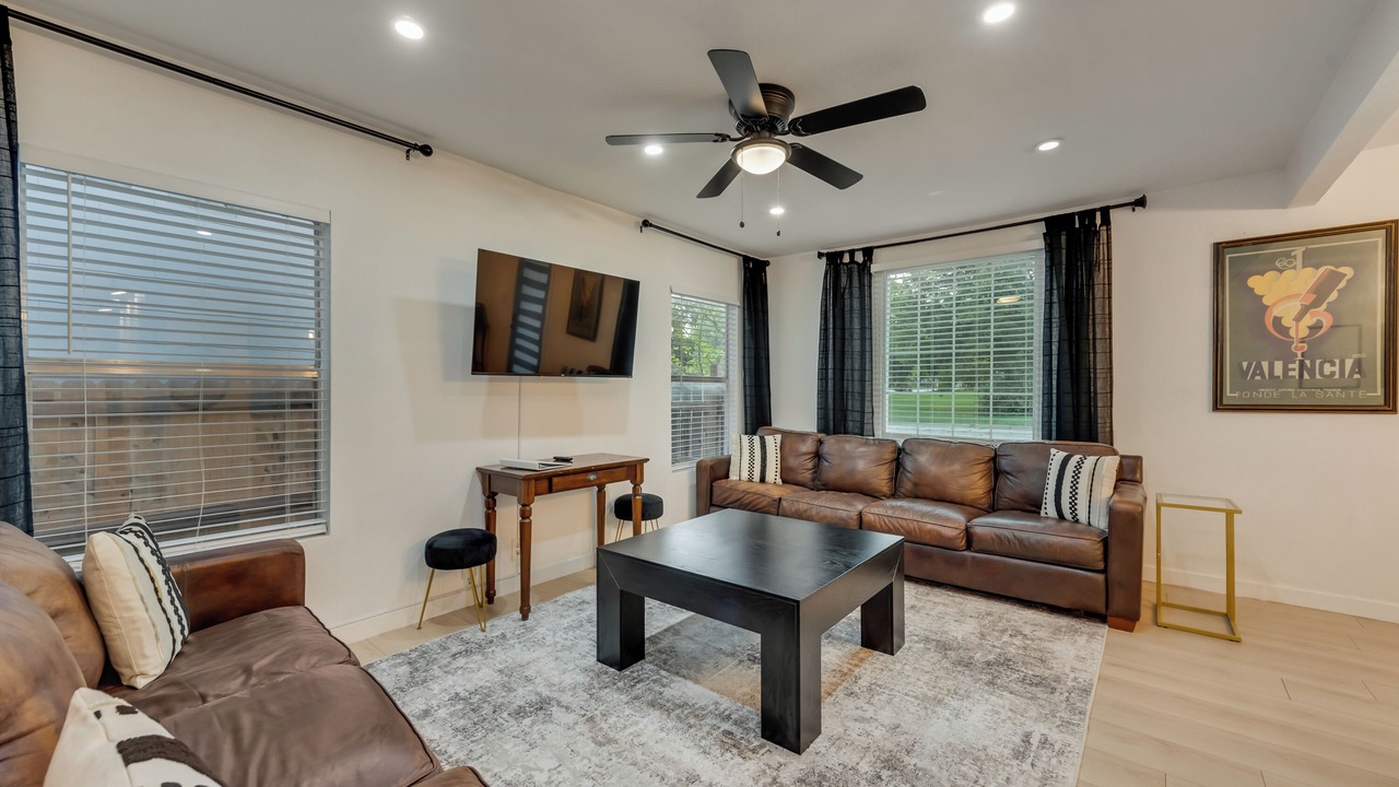 Photo of Livingroom in Central Arlington
