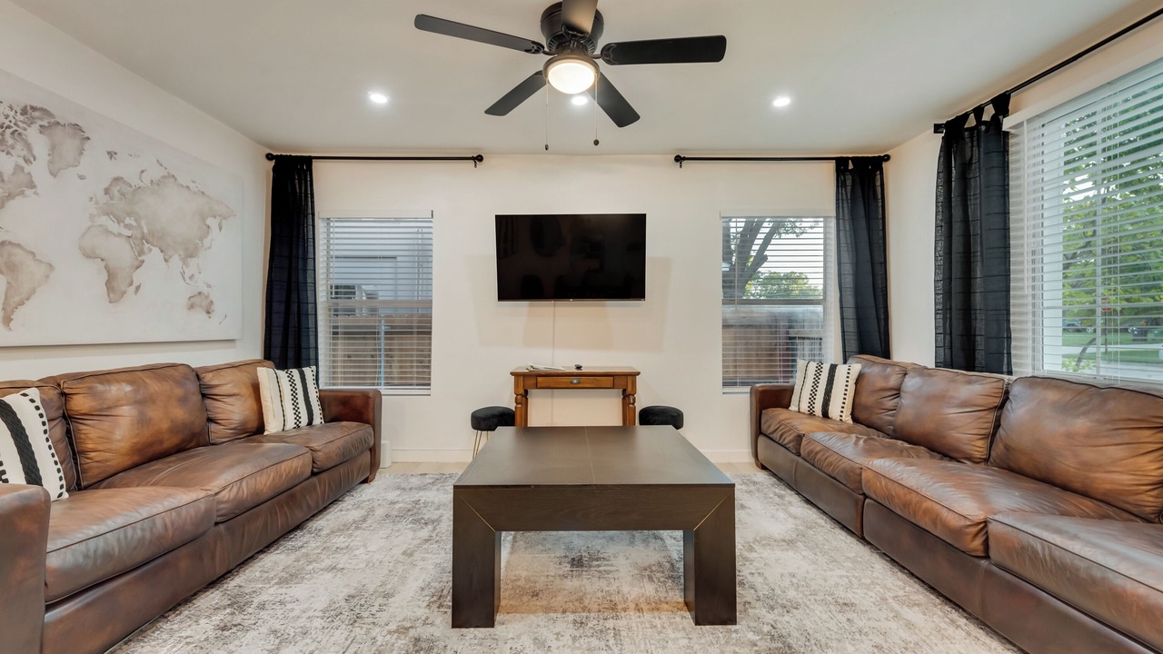 Photo of Livingroom in Central Arlington