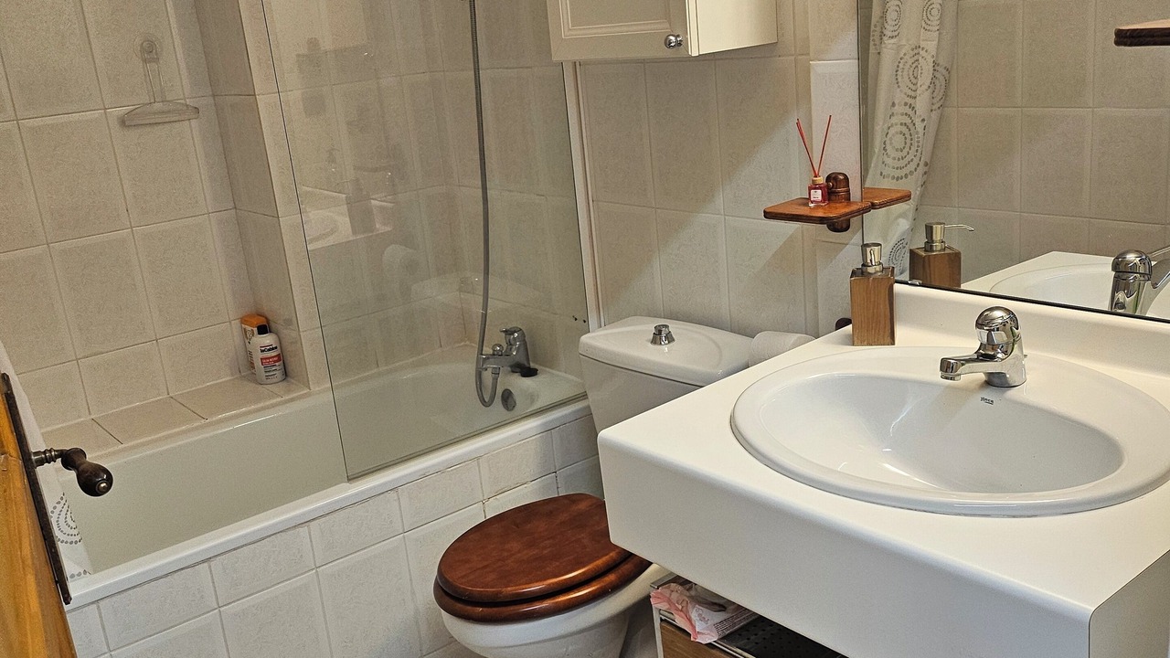 Photo of Bathroom in Enveitg