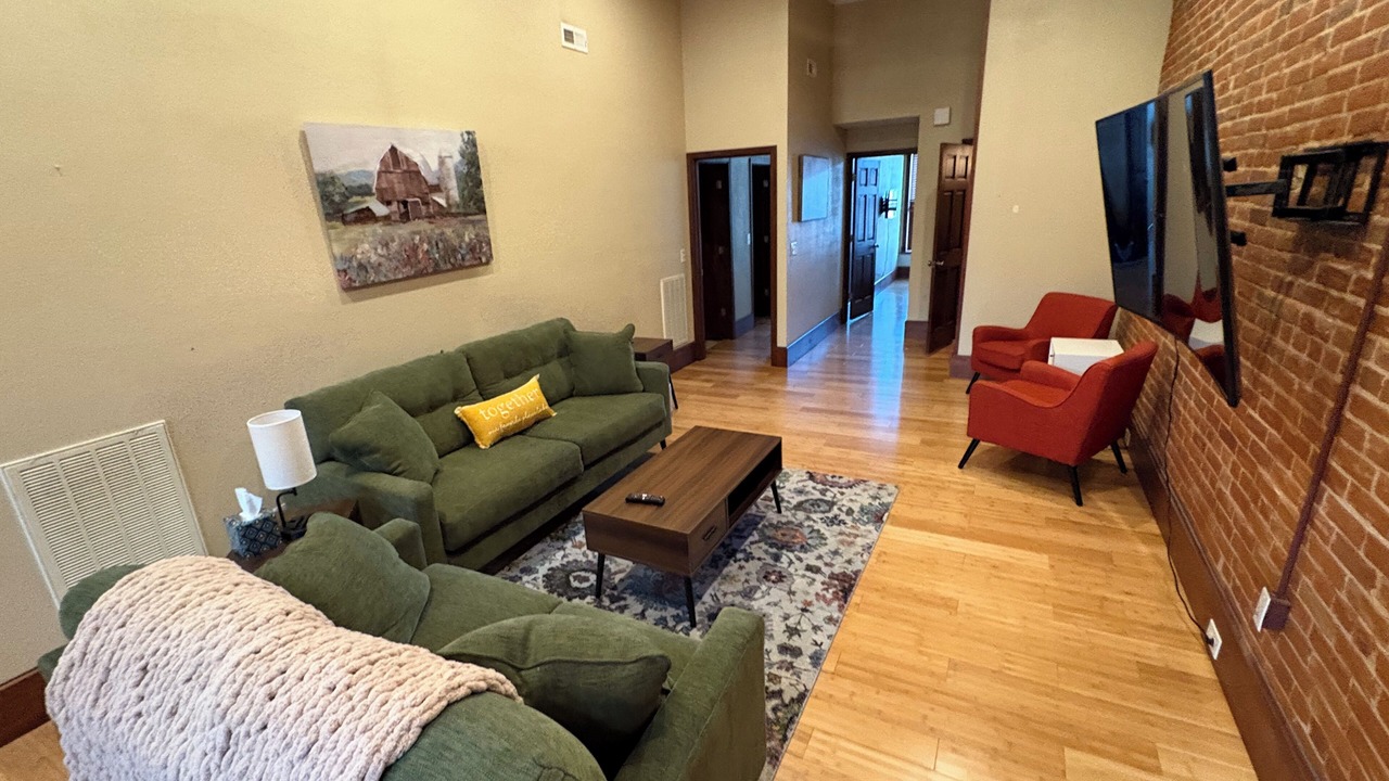 Photo of Livingroom in New Franklin