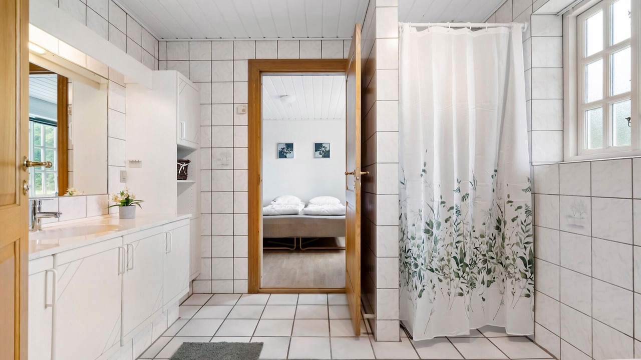 Photo of Bathroom in Helligsoe