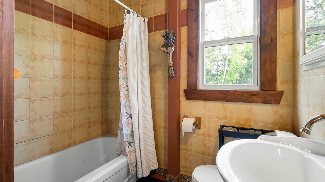 Photo of Bathroom in Saint-Mathieu-du-Parc