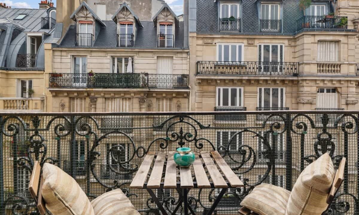 Photo of Others in Quartier des Grandes-Carrieres