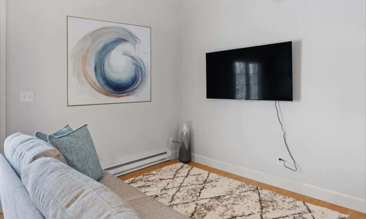 Photo of Livingroom in South Perry District