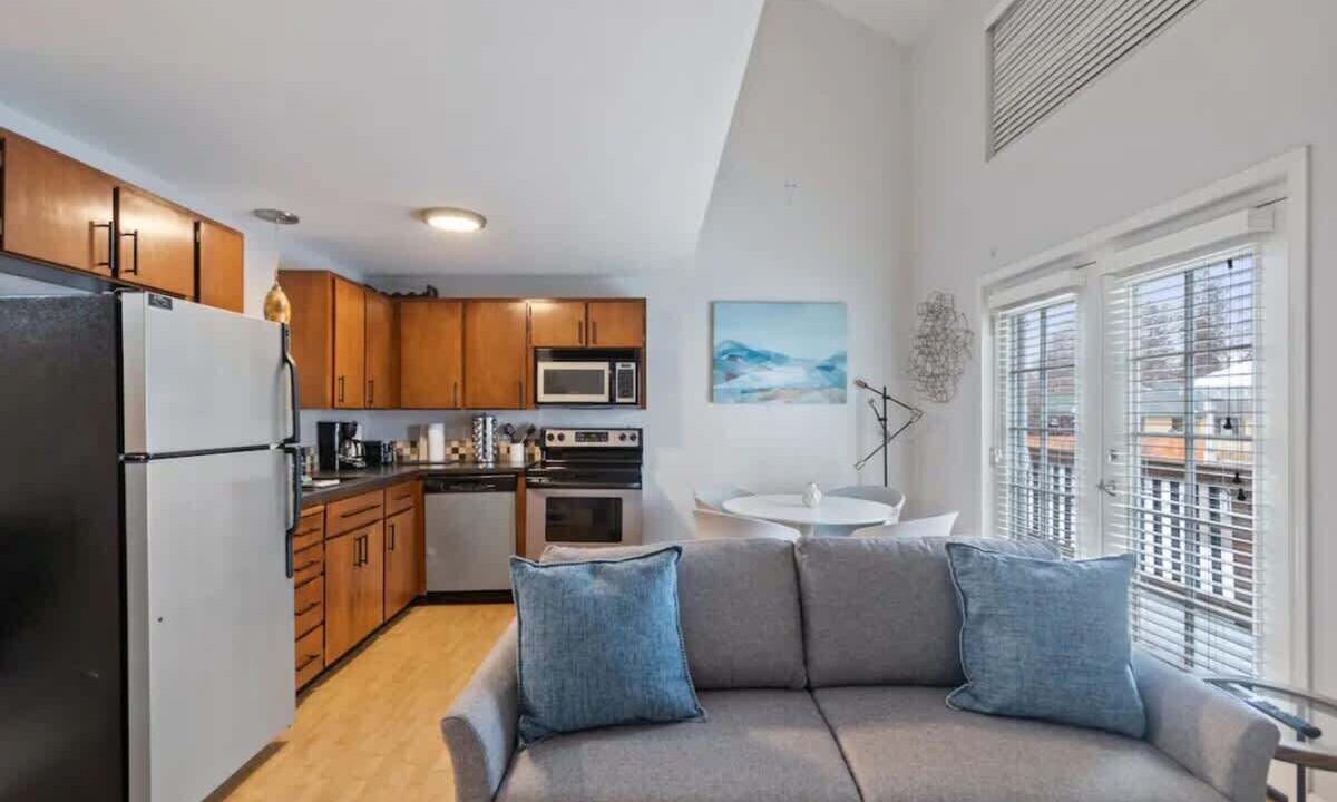 Photo of Livingroom in South Perry District